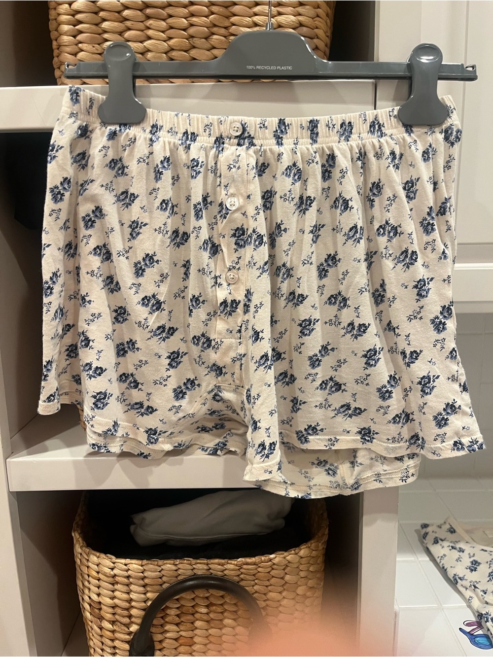 THE GREAT. Floral Sleep Set in Cream and Blue - Picture 6 of 9